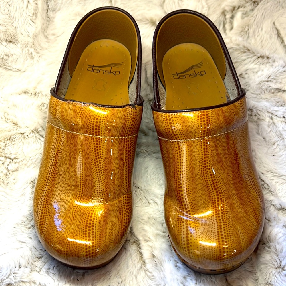 Dansko professional brown clog size 6 / EU -36